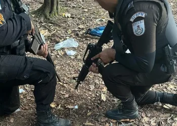 Operação policial resulta em dois suspeitos mortos em comunidade da Zona Oeste