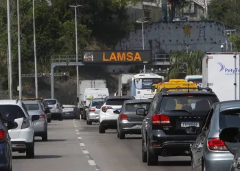 Motociclista morre após ser atingido por linha chilena na Linha Amarela