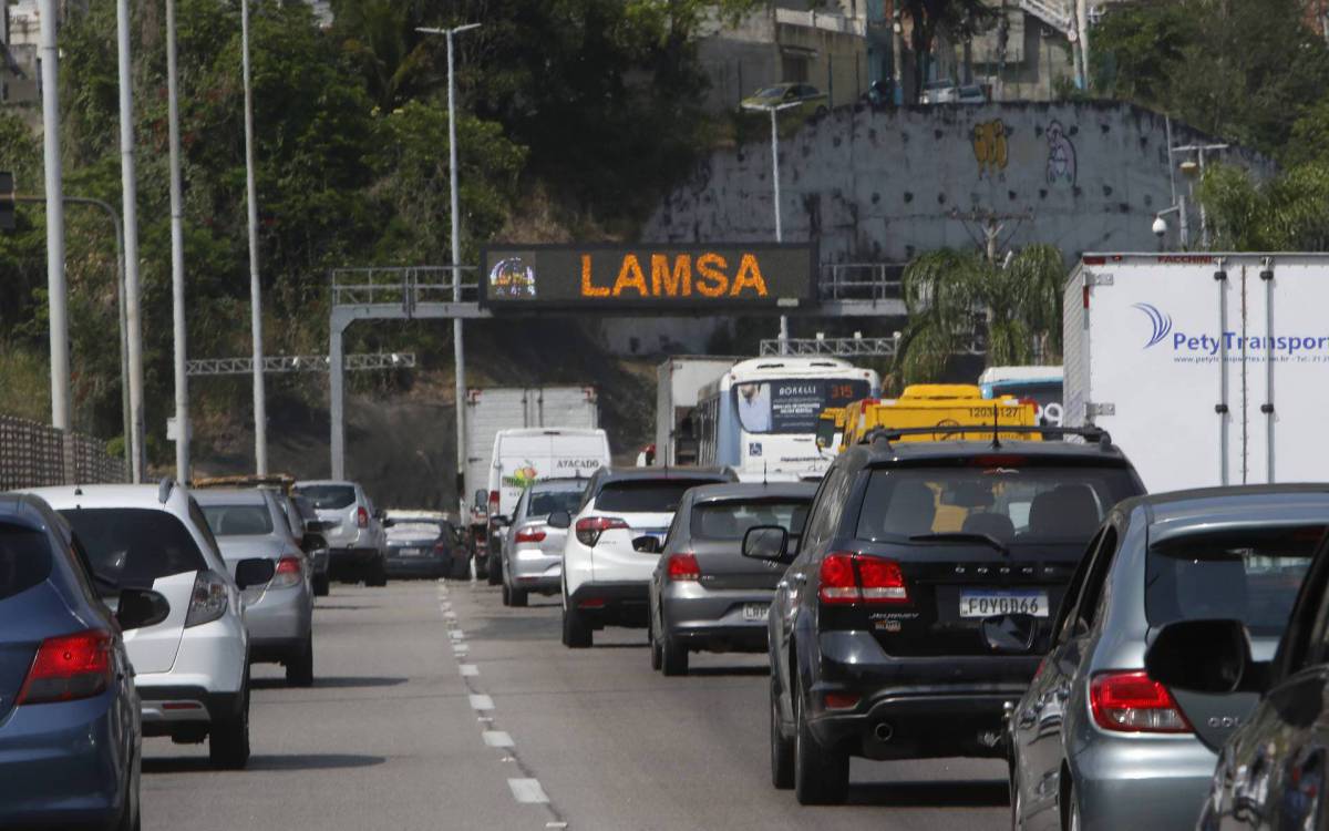 Motociclista morre após ser atingido por linha chilena na Linha Amarela
