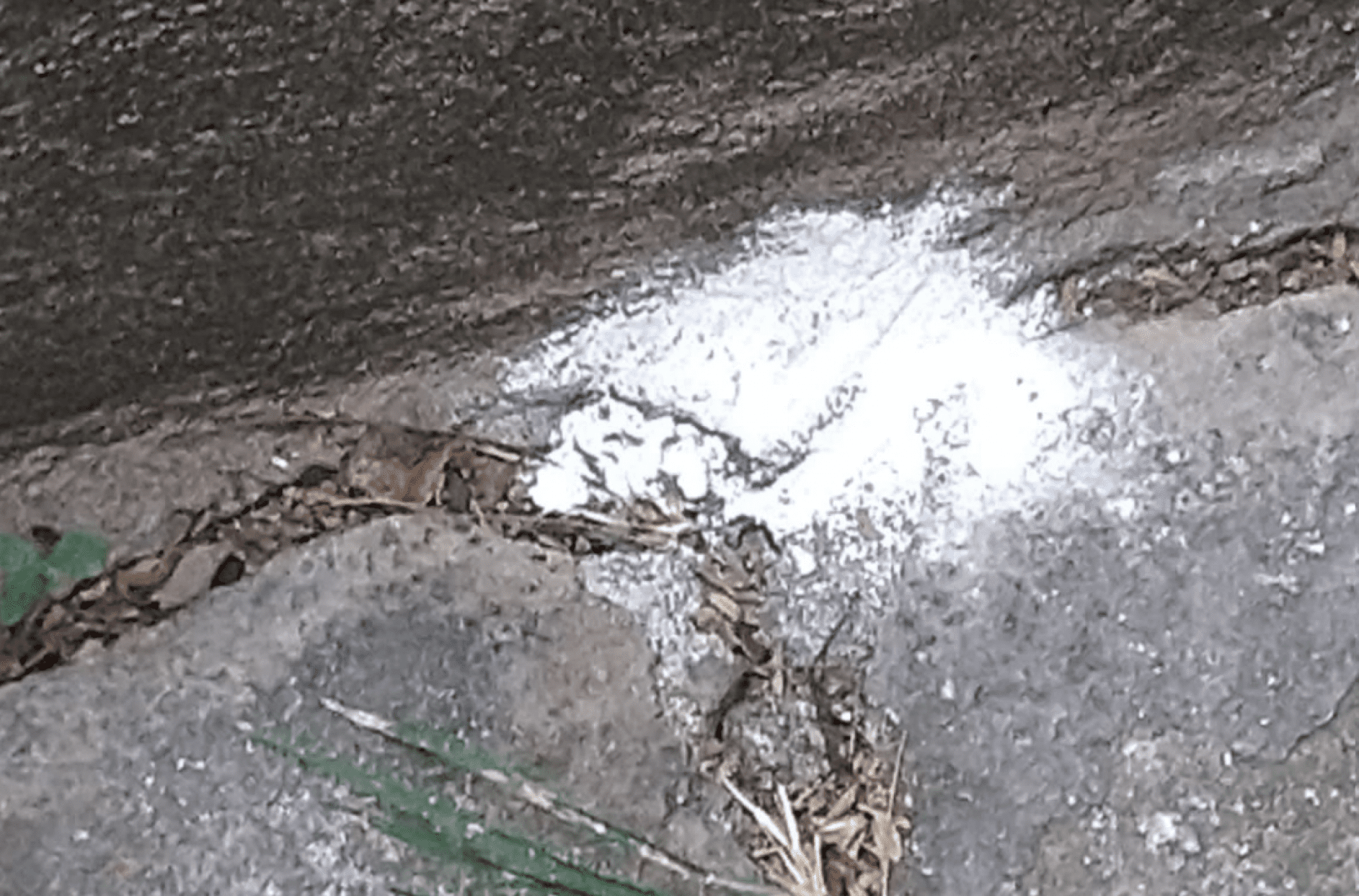 Polícia investiga pó branco em calçadas da Zona Sul do Rio