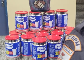 PM prende casal com 16 latas de leite em pó roubadas | Rio de Janeiro