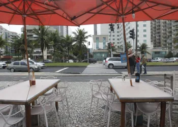 Ataque a médicos resulta em mais de 30 disparos