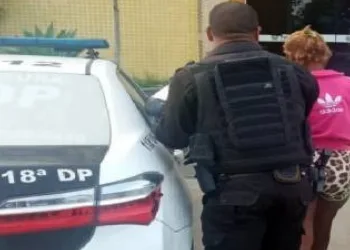 Mulher em situação de rua é presa após esfaquear vítima oito vezes