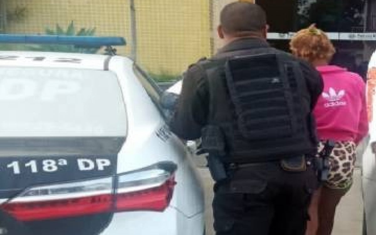 Mulher em situação de rua é presa após esfaquear vítima oito vezes