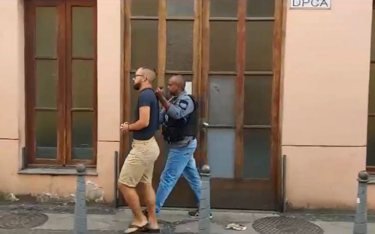 Voluntário Preso por Abusos Inconcebíveis Contra Crianças