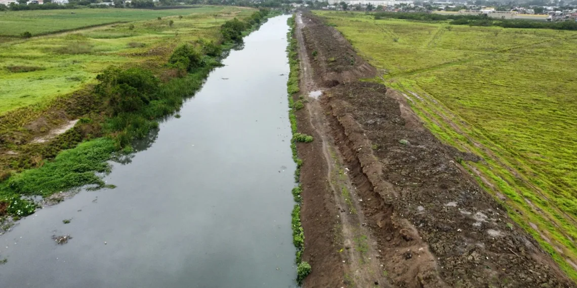 Prefeitura do Rio conclui serviços de limpeza e desassoreamento no Canal do Itá, em Santa Cruz