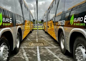 Prefeitura do Rio apresenta primeiros ônibus que reduzem em até 80% a emissão de gases poluentes