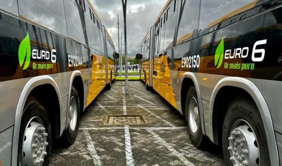 Prefeitura do Rio apresenta primeiros ônibus que reduzem em até 80% a emissão de gases poluentes