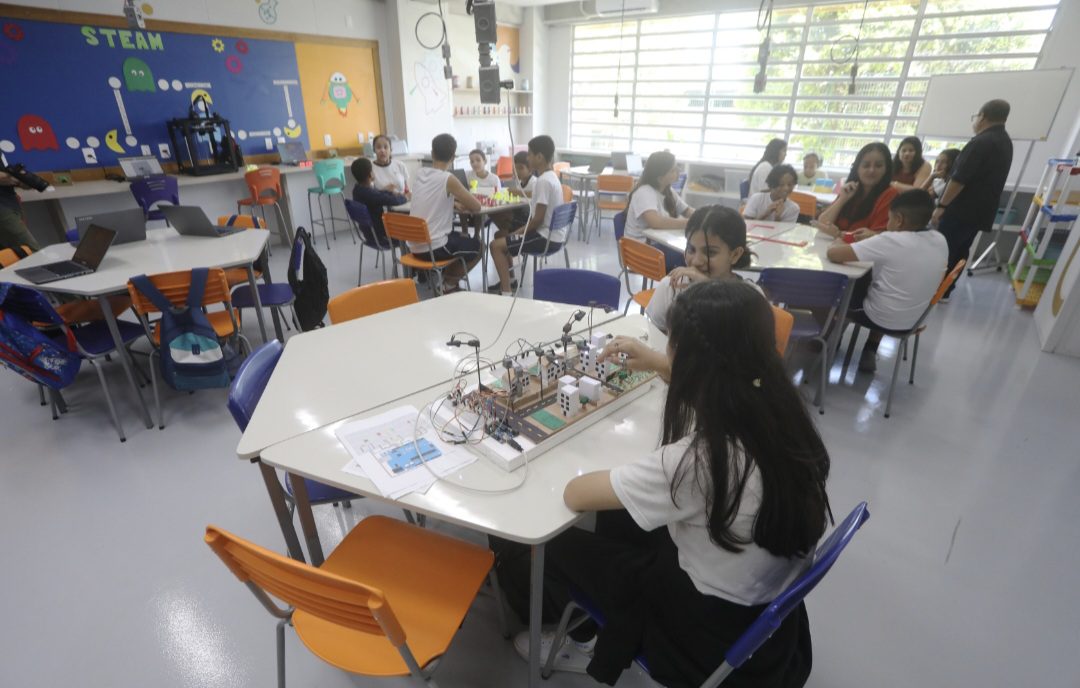Prefeitura inaugura Ginásio Educacional Tecnológico, o décimo do programa Fábrica de Escolas, em Guaratiba