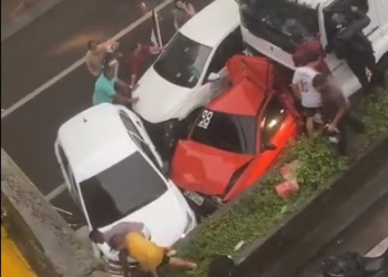 VÍDEO: Grave Acidente na Via Dutra Envolvendo Caminhão e Três Carros