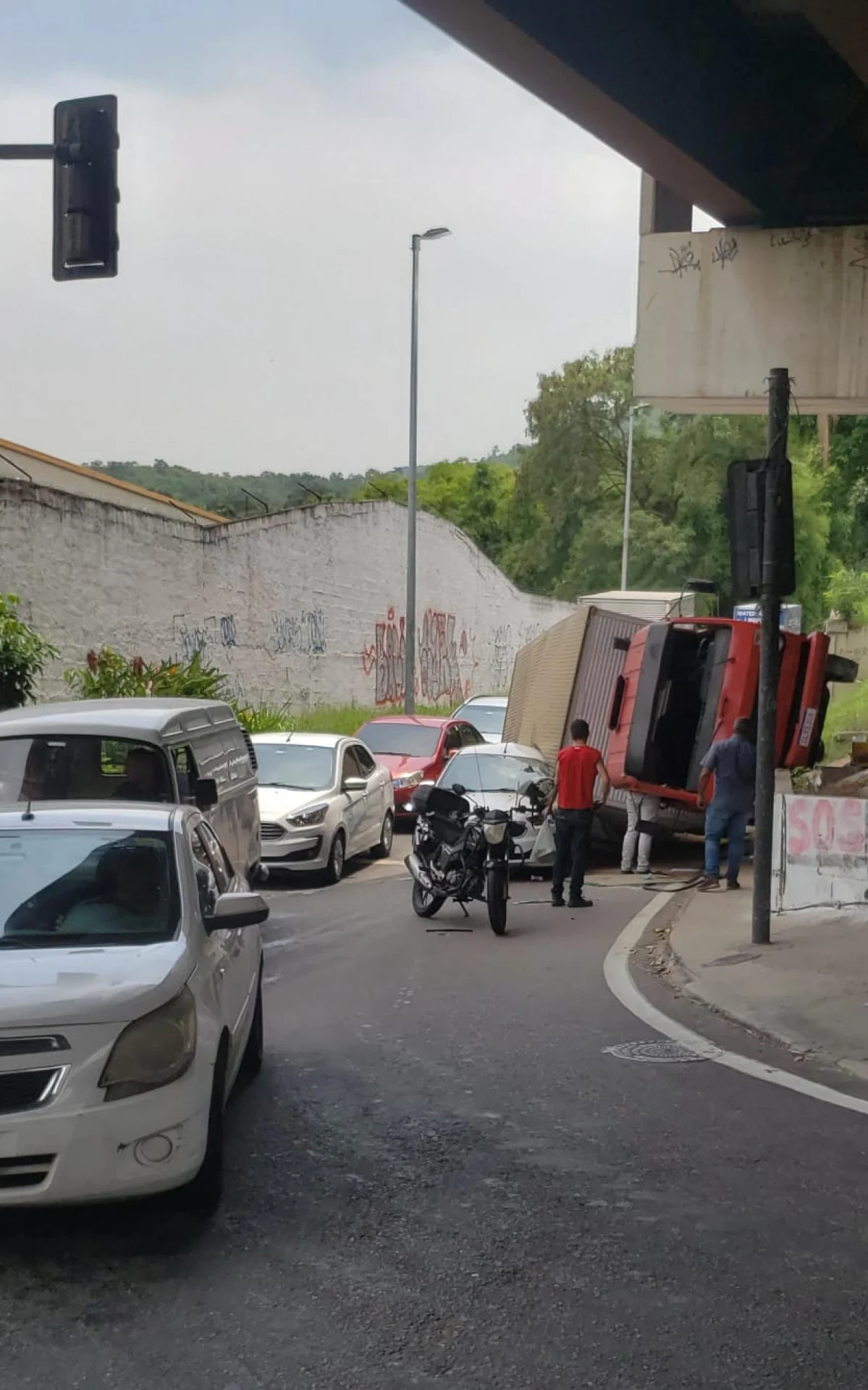 Caminhão Pega Fogo na Avenida Brasil