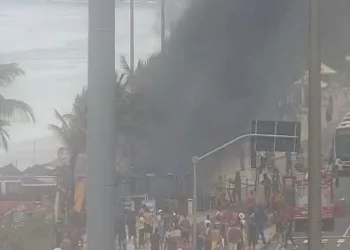 VÍDEO: Incêndio Devasta Quiosque na Zona Oeste do Rio