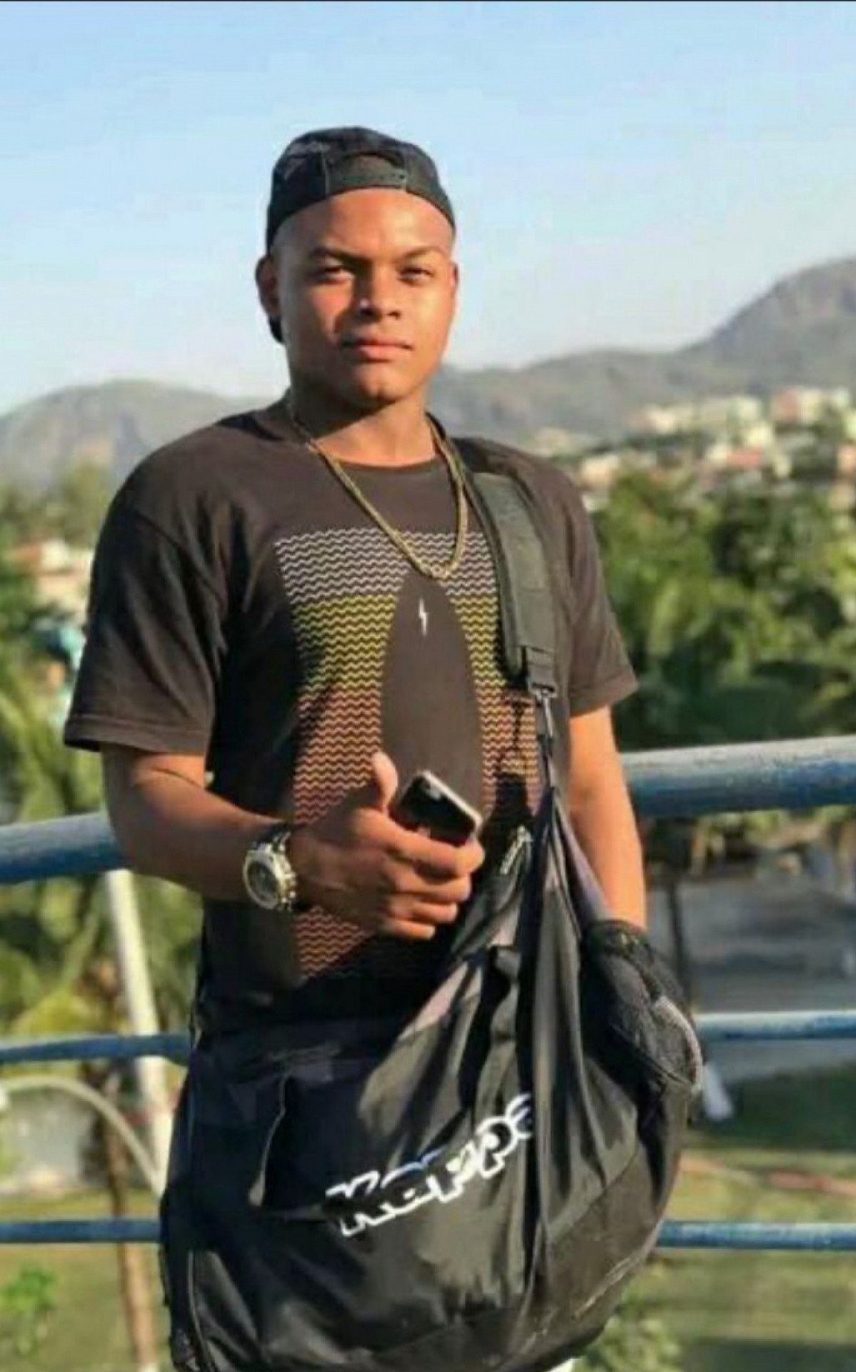 Mãe Desesperada Após Um Mês do Desaparecimento do Filho