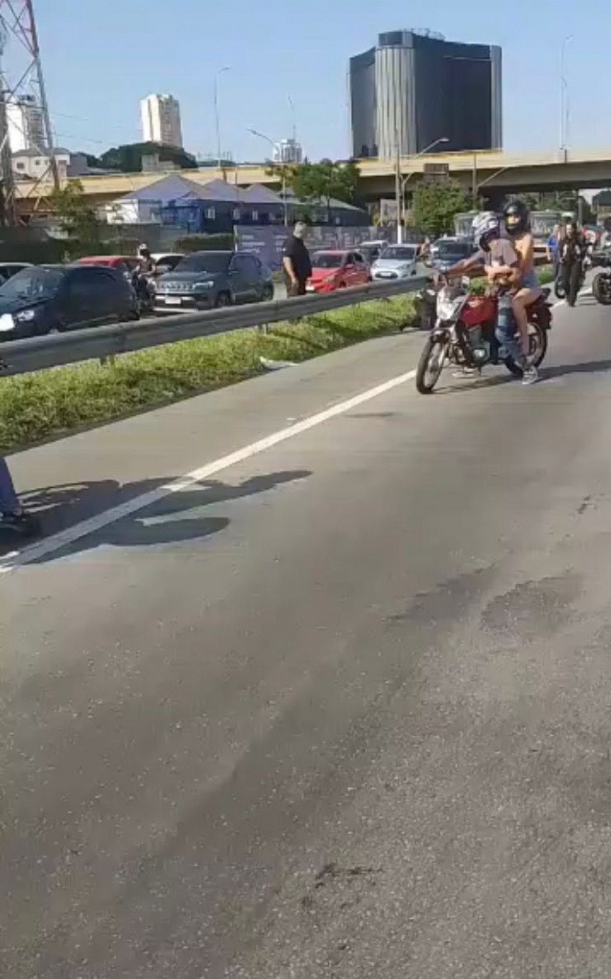 VÍDEO: Policial Reformado Reage a Assalto e Mata Dois Suspeitos