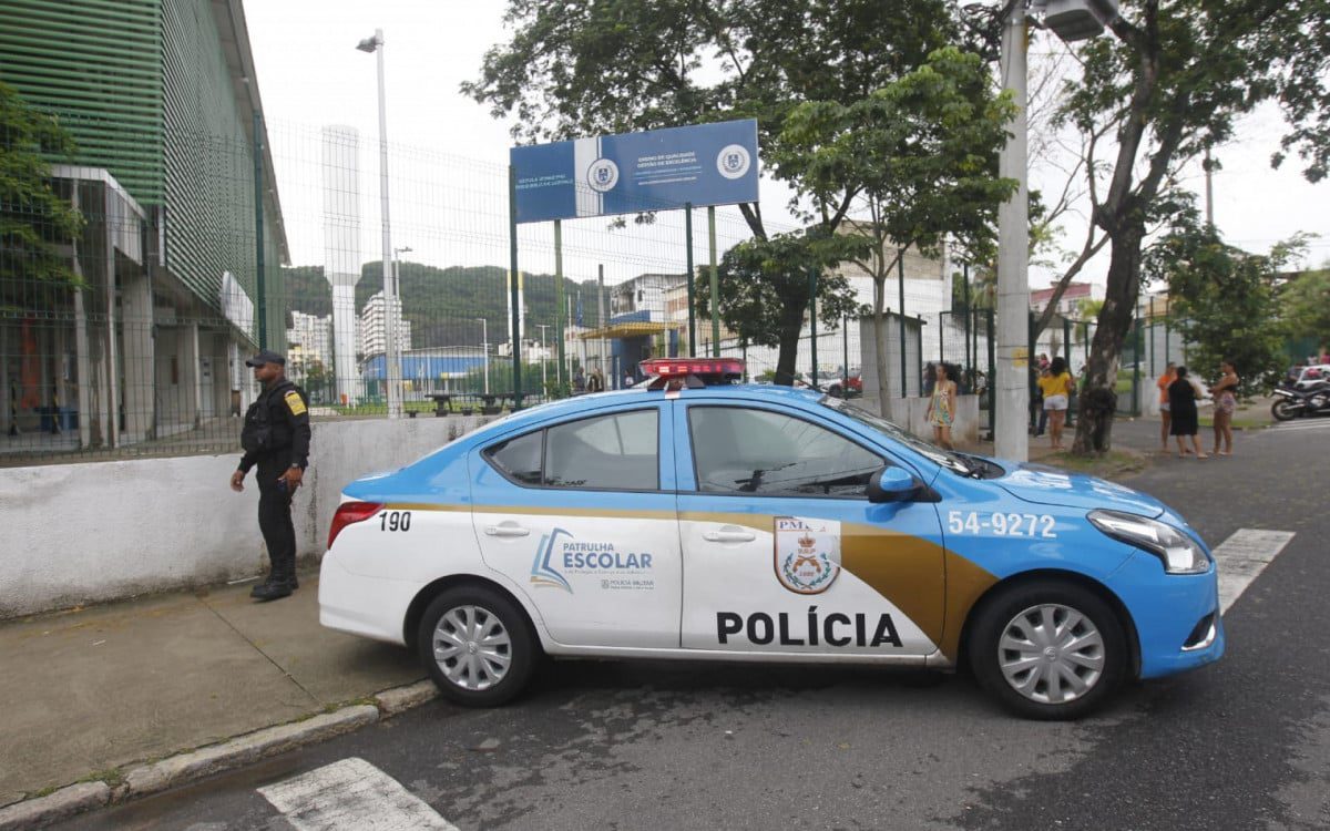 Conflito em Escola Municipal do Rio Termina com Aluno Desmaiado e Diretor Pedindo Exoneração