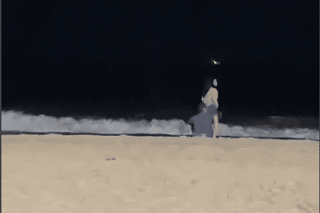 VÍDEO: Casal é flagrado transando em praia do Rio.