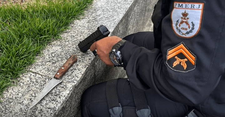 Adolescente em Surto Psicótico Ataca Família com Faca