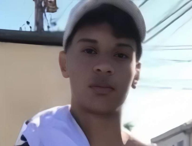 Adolescente é esfaqueado e morto em escola