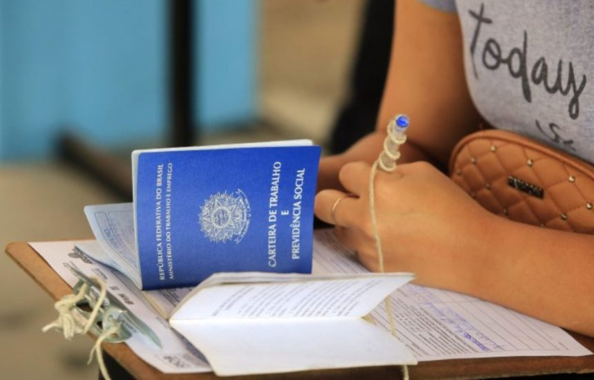 Festas já aquecem mercado: Secretaria de Trabalho e Renda anuncia 975 oportunidades, com varejo em alta