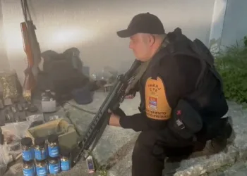 Policia apreende arsenal de guerra em Guaratiba