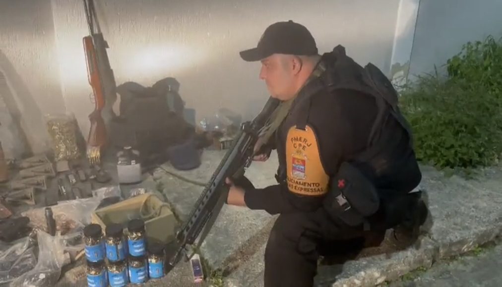 Policia apreende arsenal de guerra em Guaratiba