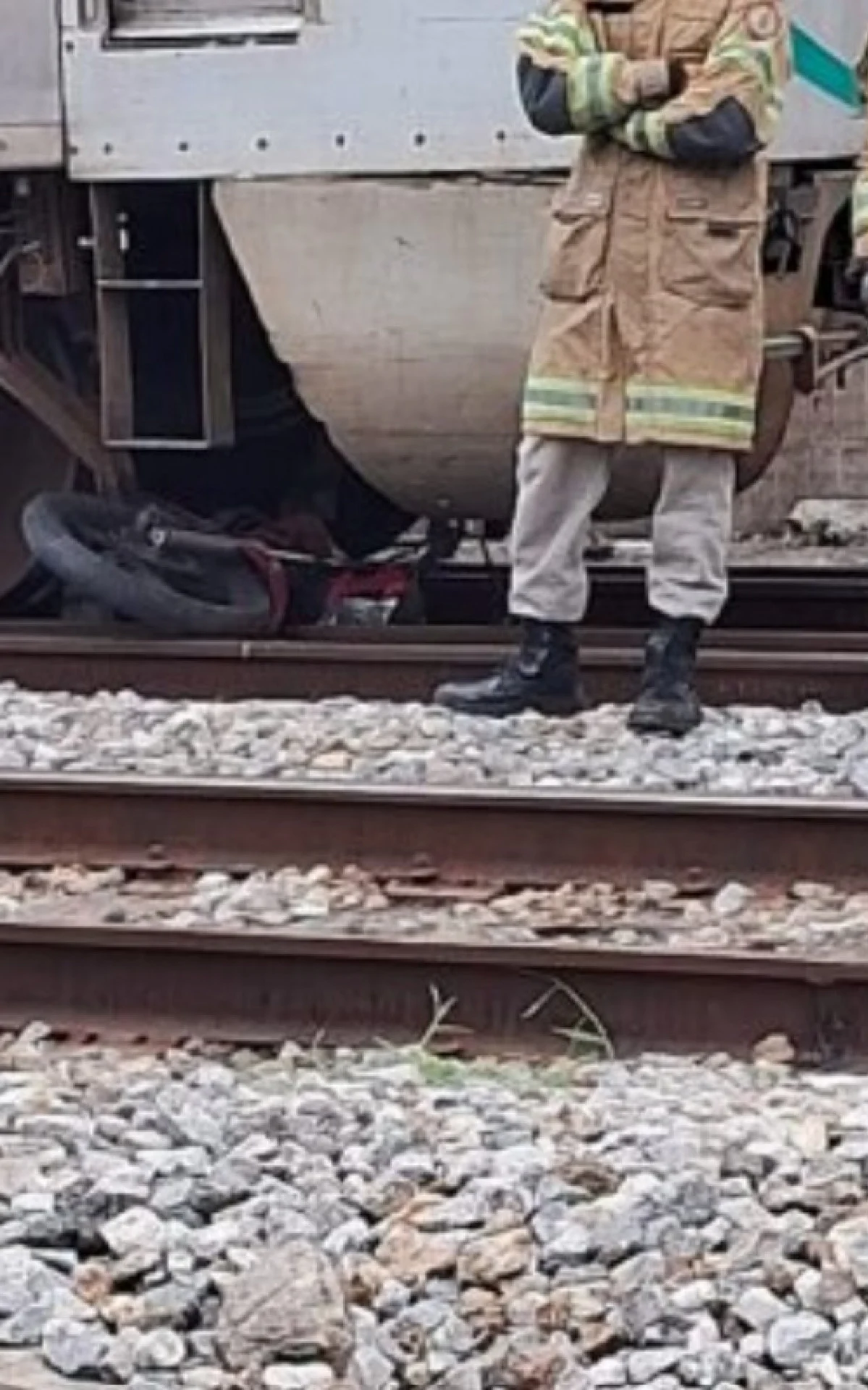 Acidente Grave: Motociclista Atropelado por Trem