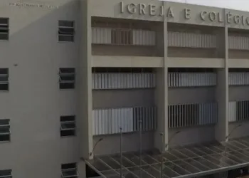 Polícia Investiga Alunos por Imagens Falsas de Colegas
