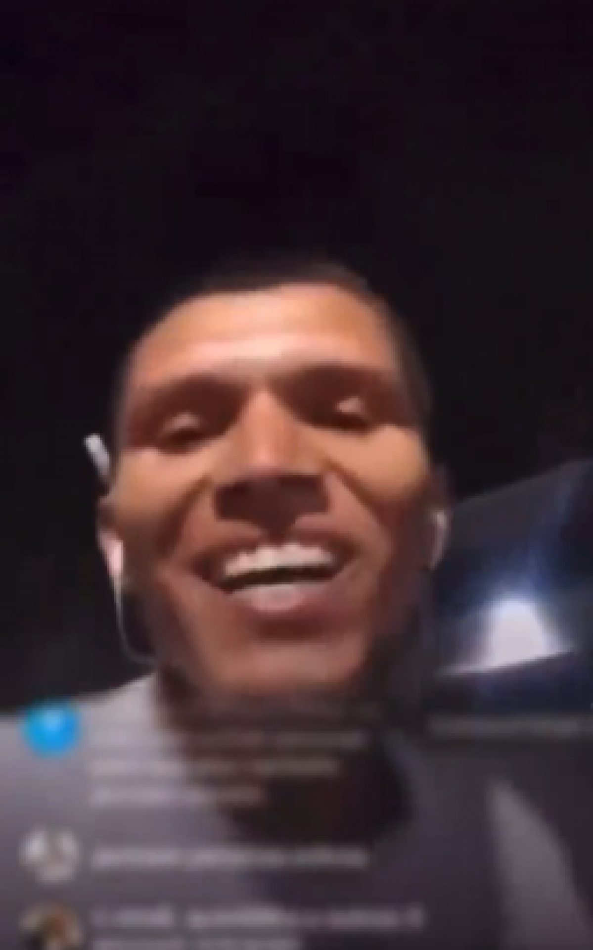 VÍDEO: Homem Transmite ao Vivo em Rede Social Após Furtar Celular