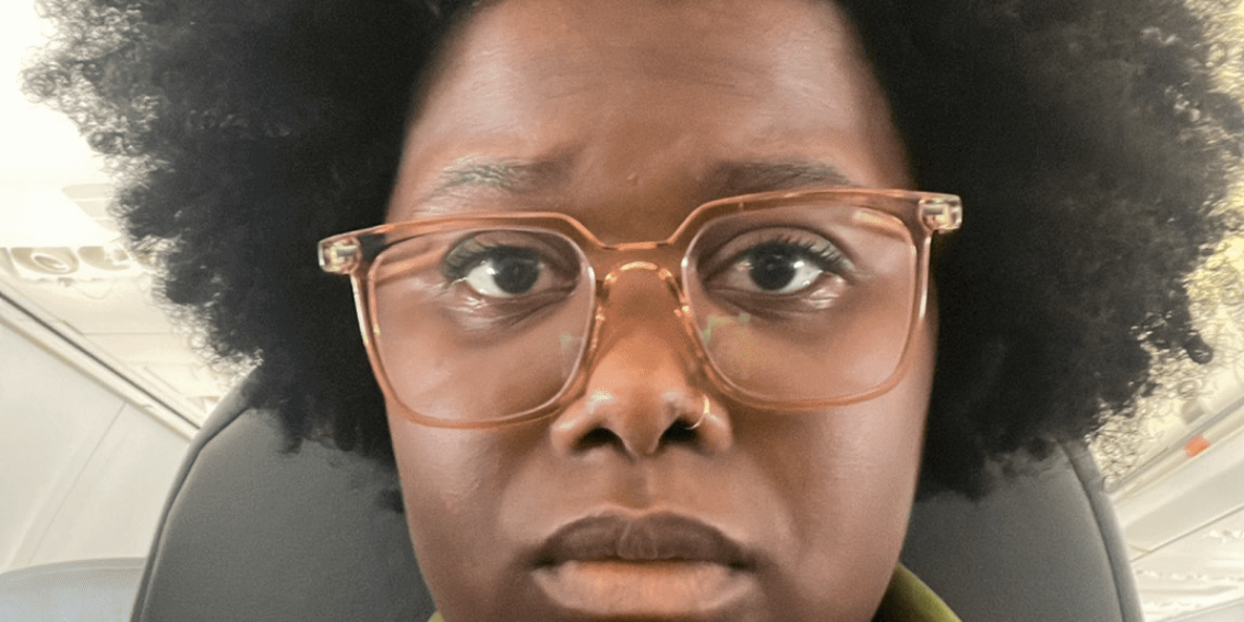 Cantora Denuncia Racismo Após Ter Cabelo Revistado em Aeroporto no Rio