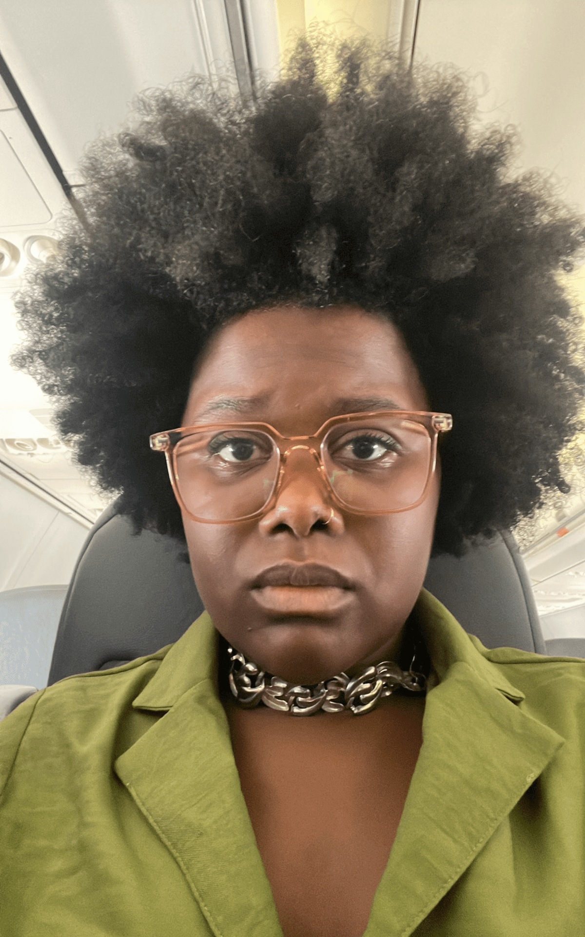 Cantora Denuncia Racismo Após Ter Cabelo Revistado em Aeroporto no Rio
