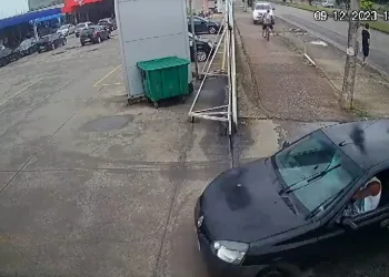 VÍDEO: Ciclista Atropelado por Picape Desgovernada em Calçada da Zona Oeste do Rio
