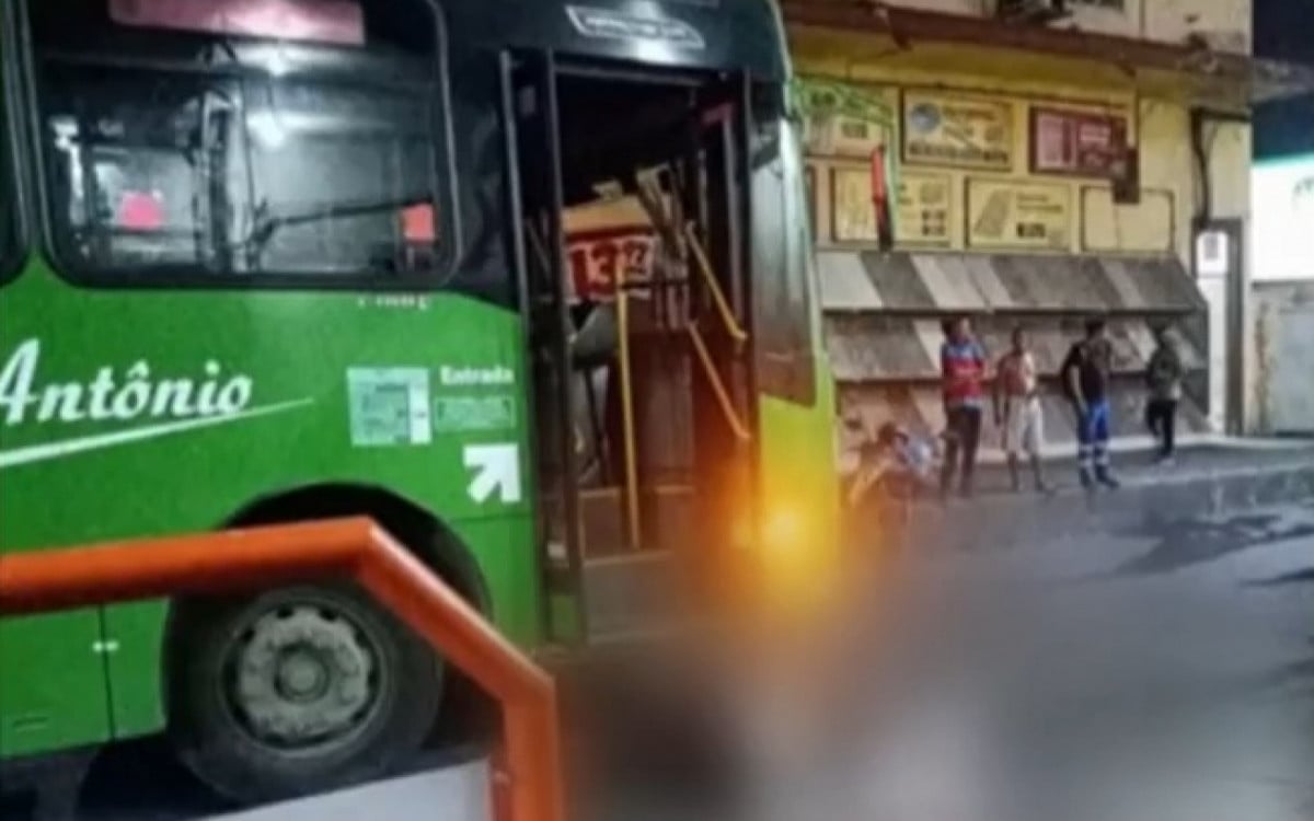 Idoso Morre em Atropelamento por Ônibus; Corpo Fica no Local por 12 Horas