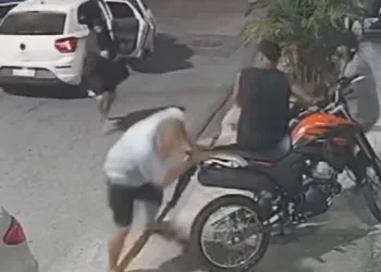 VÍDEO: Homem é Morto a Tiros em Ataque na Calçada