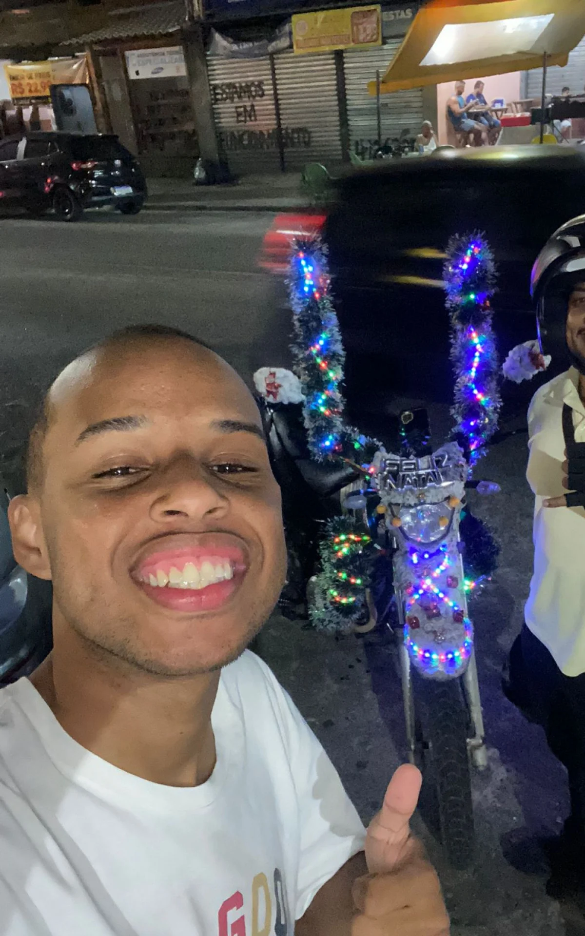 Natal Sobre Rodas: Motociclista Decora Moto e Vira Sensação no Rio