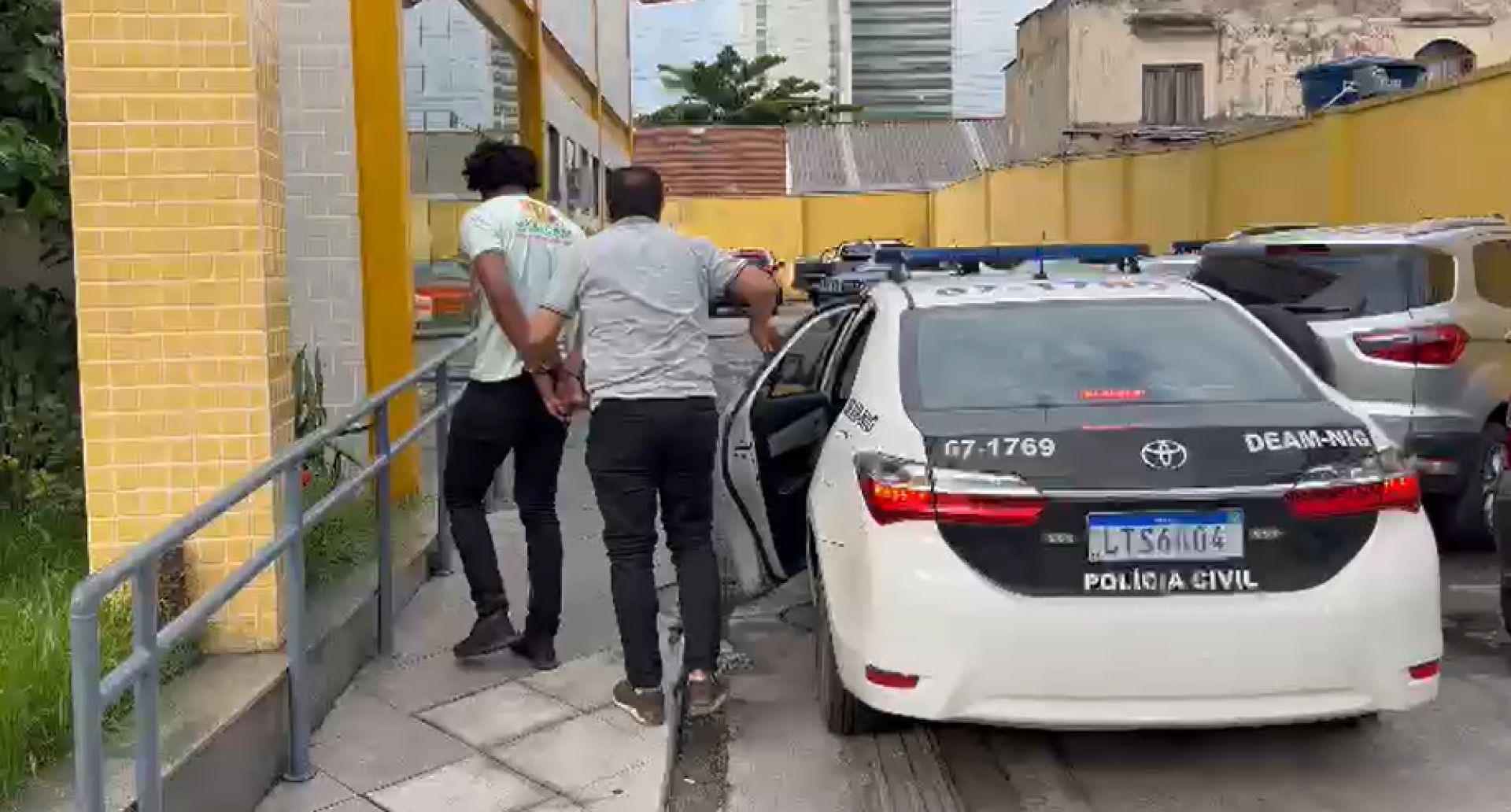 Homem Detido por Suspeita de Abusar da Namorada do Irmão