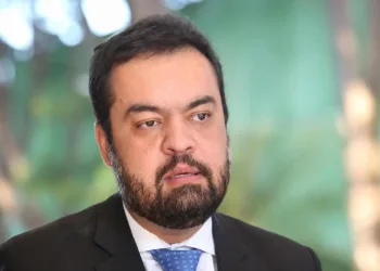 Governador do Rio, Cláudio Castro, é apontado em Relatório da Polícia Federal por Receber Propina