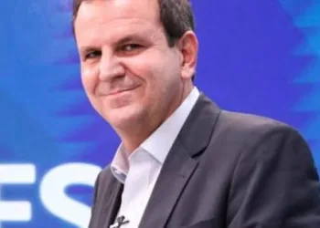 Eduardo Paes ameaca demitir servidores que derem carteirada na Sapucaí