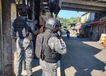 Policial do Batalhão de Choque é Baleado em operação numa comunidade do RJ