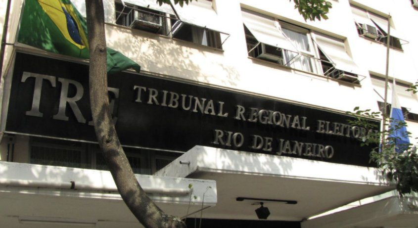 Tribunal Regional Eleitoral do Rio trabalha para retirar 50 seções eleitorais de áreas dominadas por milicianos