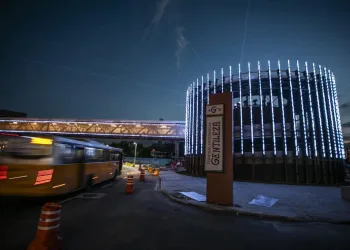 Terminal Gentileza recebe nova iluminação: Prefeitura do Rio inaugura modernização na passarela de acesso