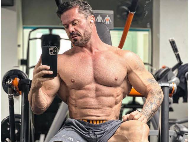 Influencer Fitness Renato Cariani é Indiciado pela PF por Tráfico de Drogas e Lavagem de Dinheiro
