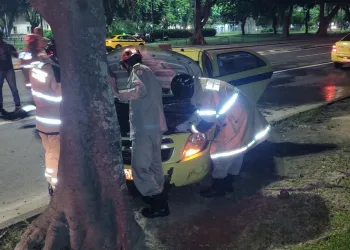 Taxista é esfaqueado em roubo no RJ; os autores foram presos
