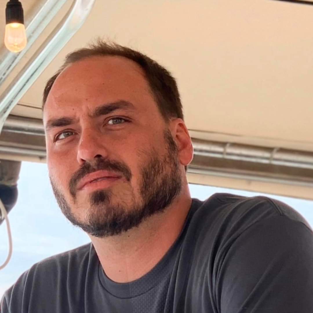 Carlos Bolsonaro é alvo de buscas e apreensão da polícia federal