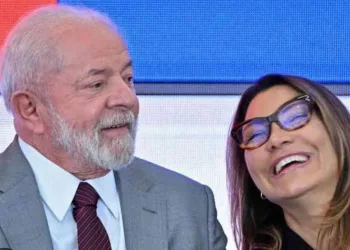 JANJA PROIBE PRESIDENTE LULA DE SE APROXIMAR DE PASTORES
