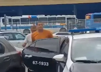 Homem é Preso em Flagrante Após Agredir Esposa na Frente dos Filhos no RJ