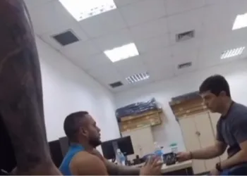 Video:Homem preso em flagrante por tráfico de drogas tenta subornar delegado da Polícia Civil e acaba se dando mal no RJ