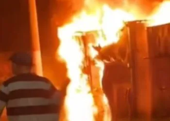 Incêndio atinge food truck na região dos lagos