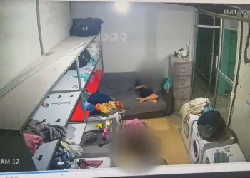 Adolescente Abandonada em Motel: Mãe é Presa após Cena de Fuga e Discussão