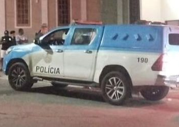 URGENTE: HOMEM É EXECUTADO E 8 FERIDOS EM BLOCO DE CARNAVAL NO RJ