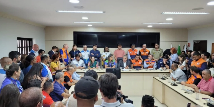 Autoridades se reúnem em Japeri para tratar sobre tragédia das chuvas no Rio